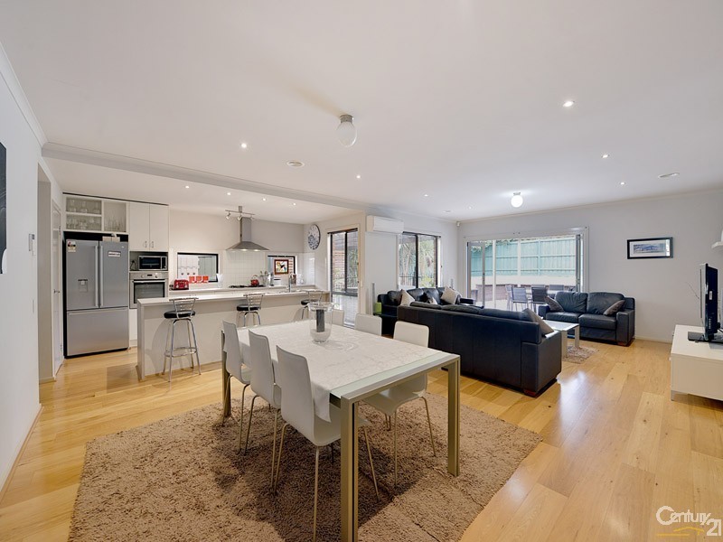 22 Bridgewater Boulevard, Berwick VIC 3806