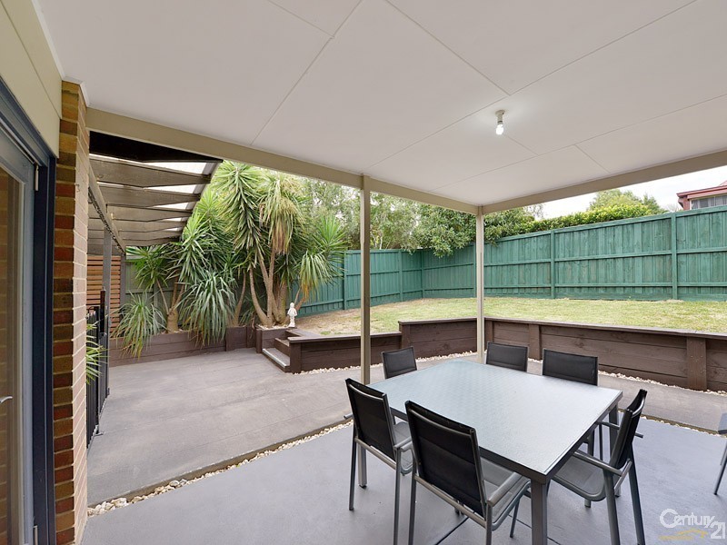 22 Bridgewater Boulevard, Berwick VIC 3806