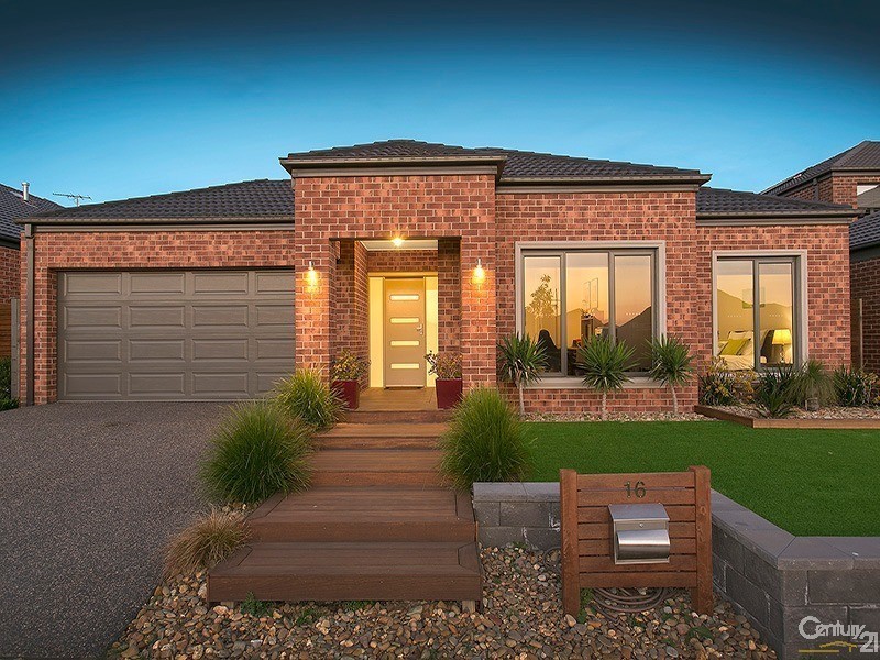16 Curran Drive, Officer VIC 3809