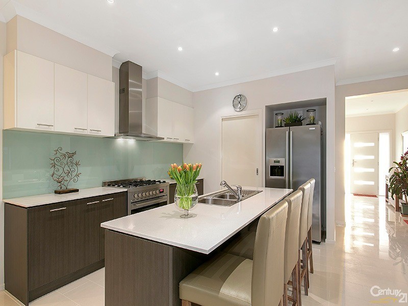 16 Curran Drive, Officer VIC 3809