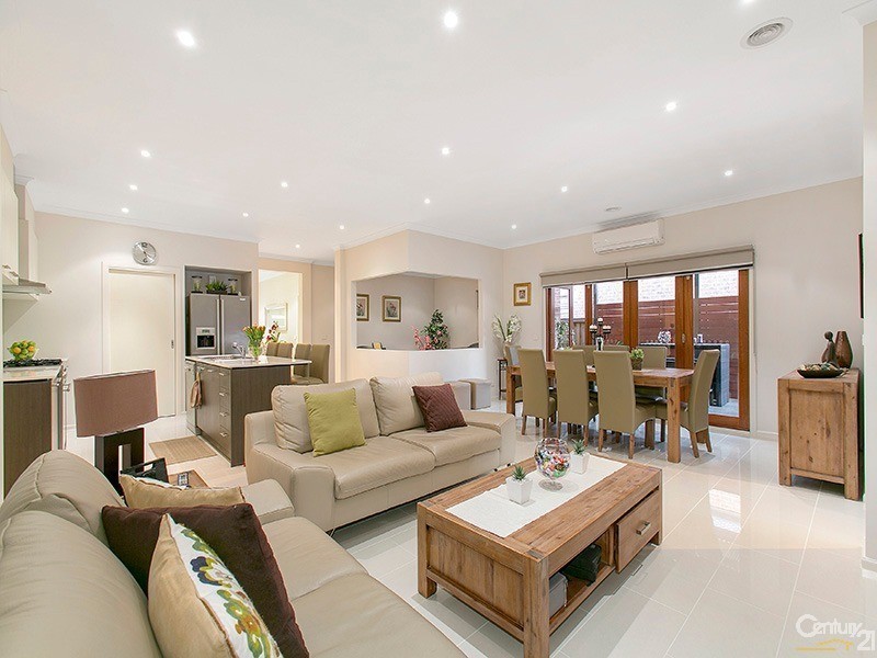 16 Curran Drive, Officer VIC 3809