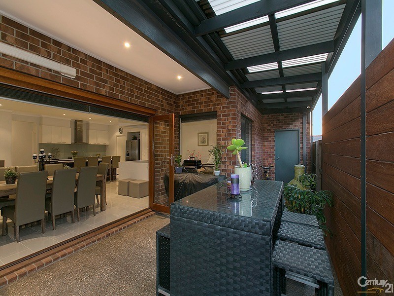 16 Curran Drive, Officer VIC 3809