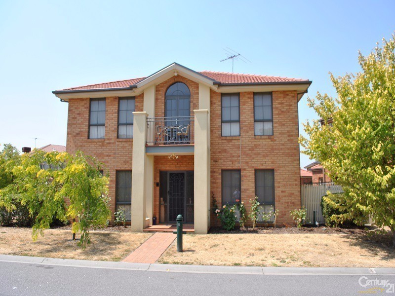8 Amhurst Drive, Narre Warren South VIC 3805