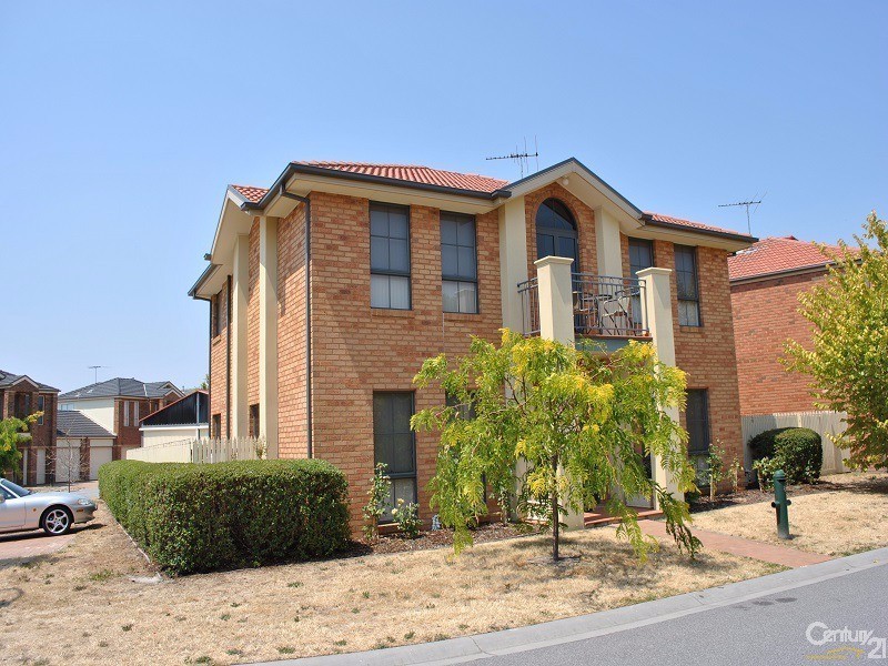 8 Amhurst Drive, Narre Warren South VIC 3805
