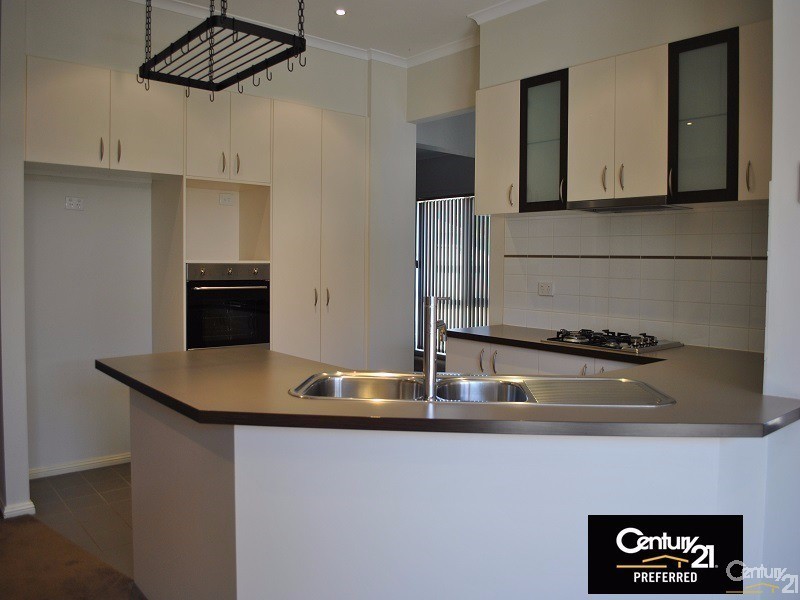 8 Amhurst Drive, Narre Warren South VIC 3805