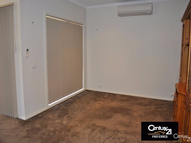 8 Amhurst Drive, Narre Warren South VIC 3805