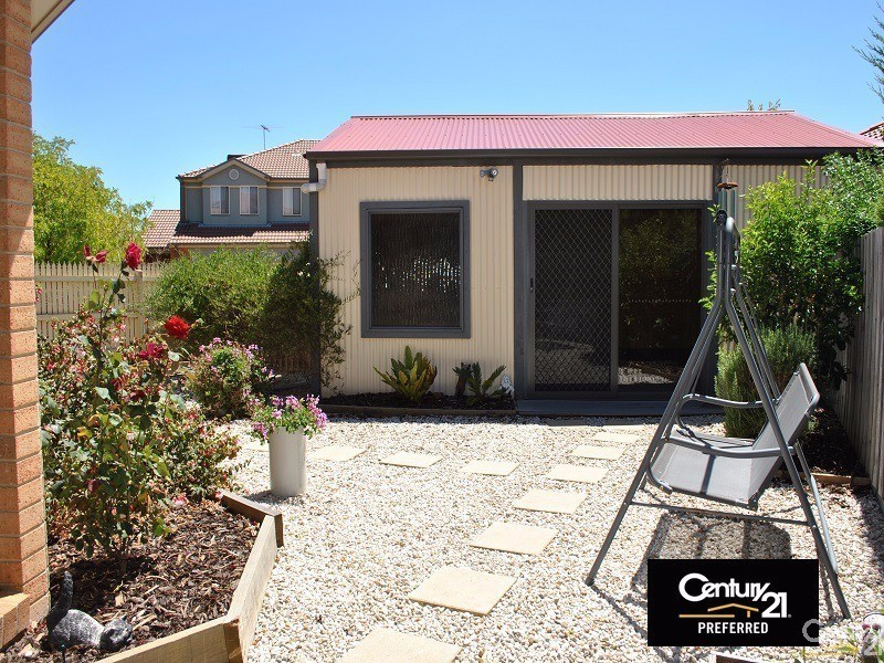 8 Amhurst Drive, Narre Warren South VIC 3805