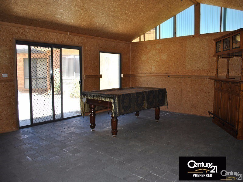 8 Amhurst Drive, Narre Warren South VIC 3805