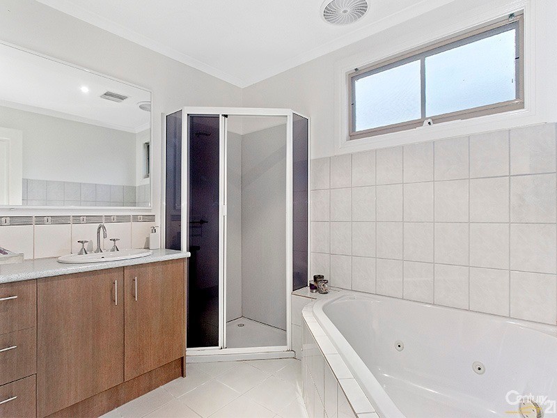 17 Willslie Crescent, Berwick VIC 3806