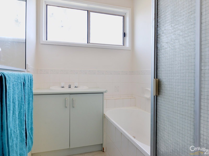 8 Finbar Court, Narre Warren South VIC 3805