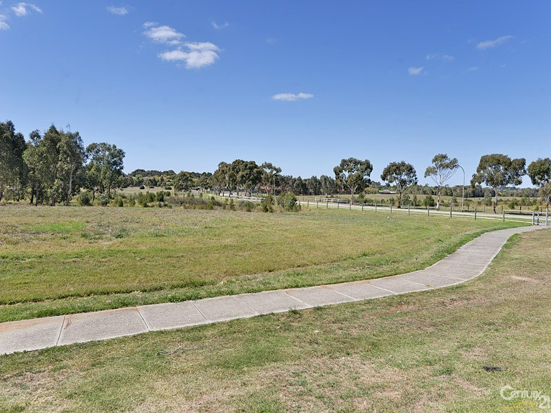 8 Finbar Court, Narre Warren South VIC 3805