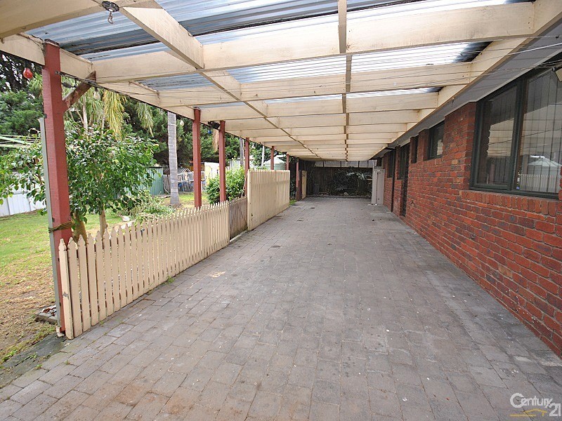 64 Collins Crescent, Berwick VIC 3806