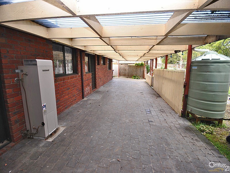 64 Collins Crescent, Berwick VIC 3806