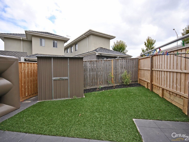 2/63 Soldiers Road, Berwick VIC 3806