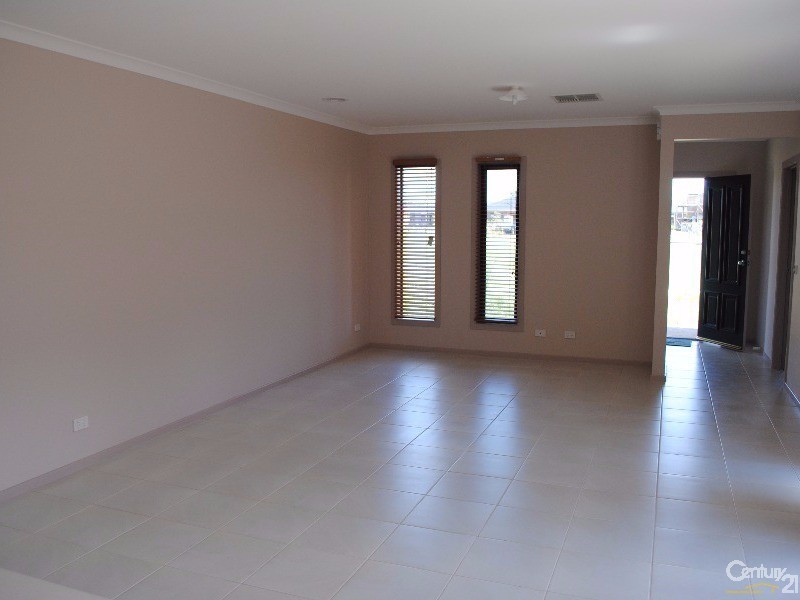 3 Pimpernel Place, Cranbourne North VIC 3977