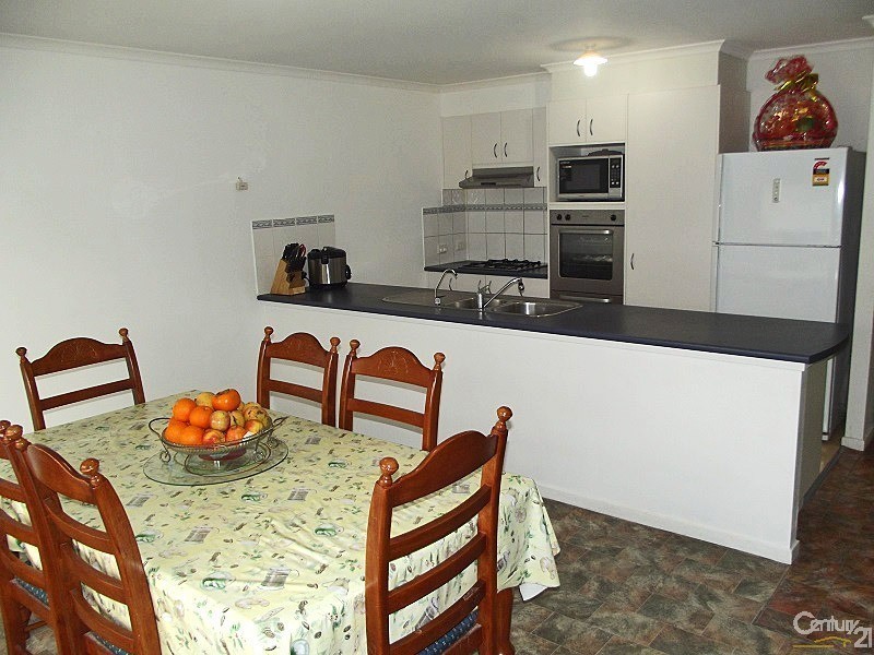 19 Taplan Crescent, Cranbourne West VIC 3977