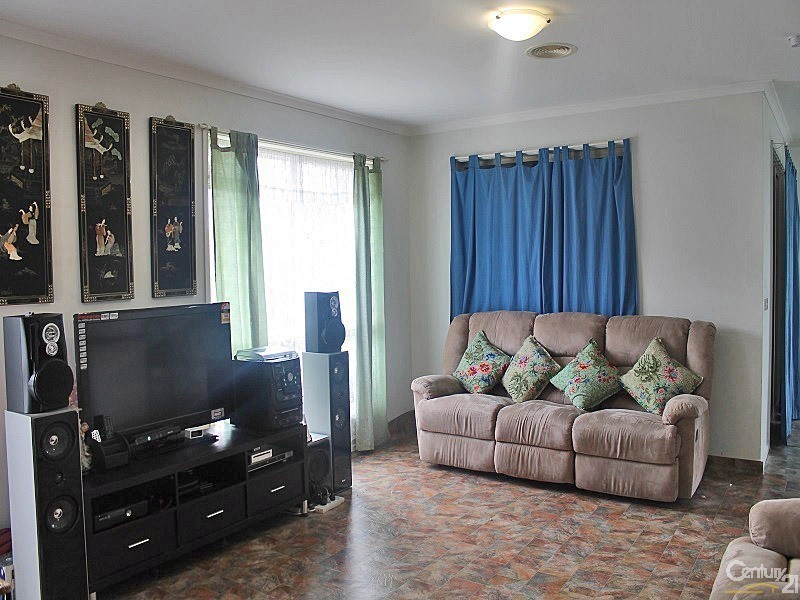 19 Taplan Crescent, Cranbourne West VIC 3977