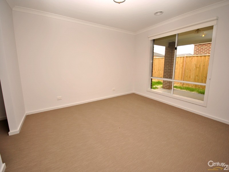 67 Macumba Drive, Clyde North VIC 3978