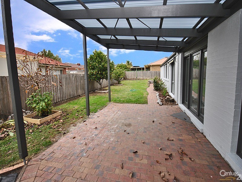 24 Chirnside Road, Berwick VIC 3806