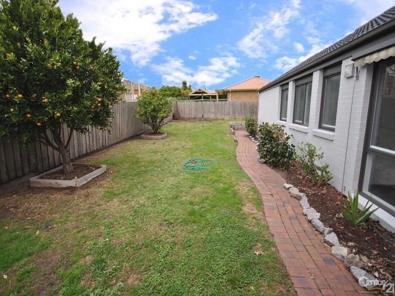 24 Chirnside Road, Berwick VIC 3806