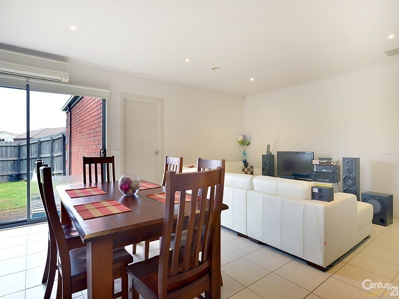 30 Red Gum Circuit, Pakenham VIC 3810