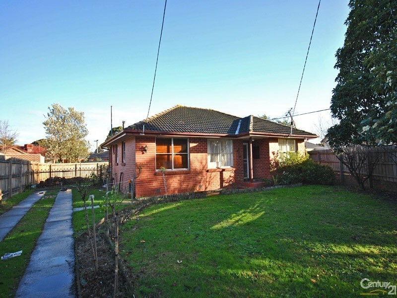 8 Camphor Court, Doveton VIC 3177