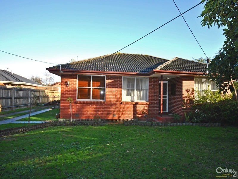 8 Camphor Court, Doveton VIC 3177