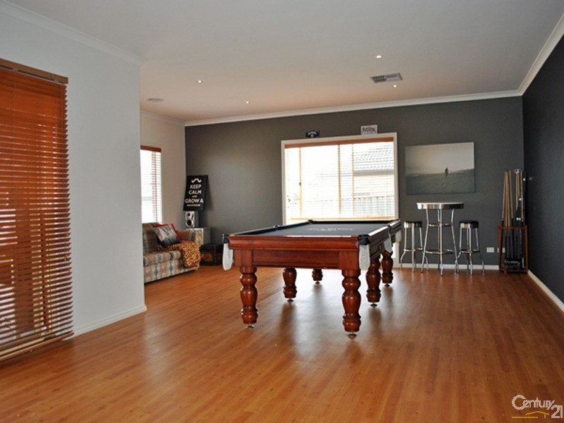 6 Flinders Park Drive, Officer VIC 3809