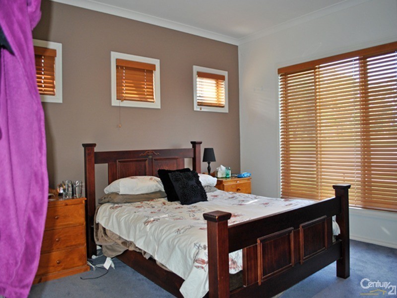 6 Flinders Park Drive, Officer VIC 3809