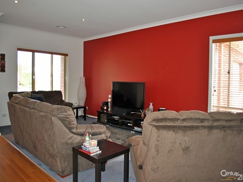 6 Flinders Park Drive, Officer VIC 3809