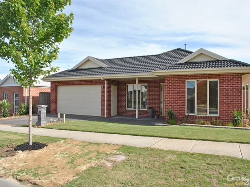 6 Flinders Park Drive, Officer VIC 3809