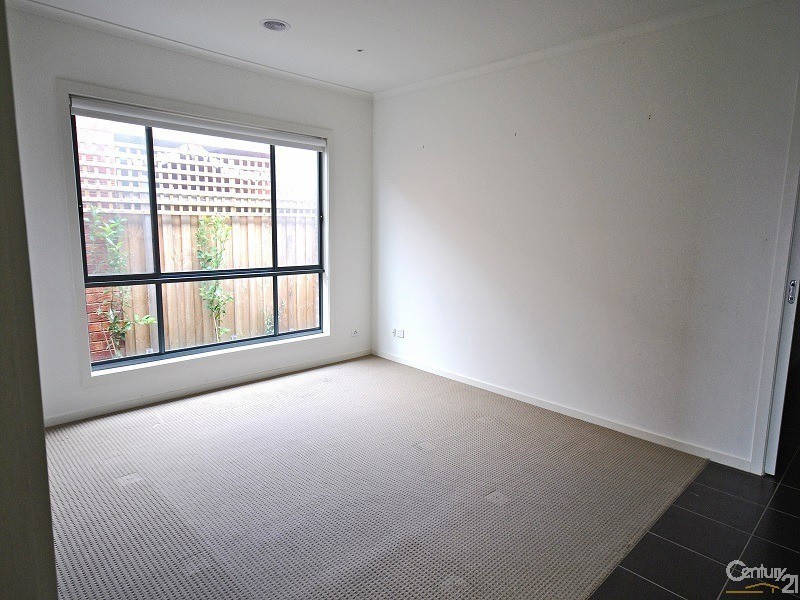 17 Peridot Avenue, Officer VIC 3809