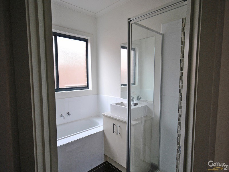 17 Peridot Avenue, Officer VIC 3809