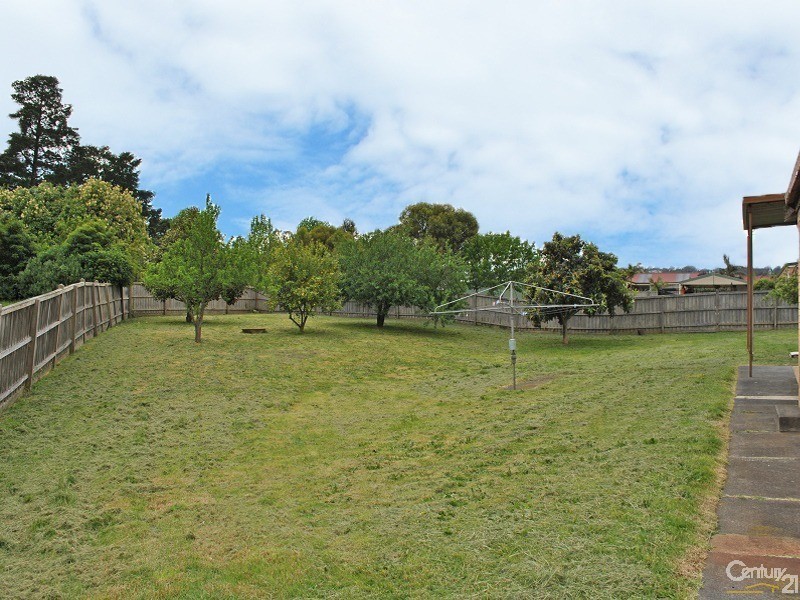 2 Crawley Road, Narre Warren North VIC 3804