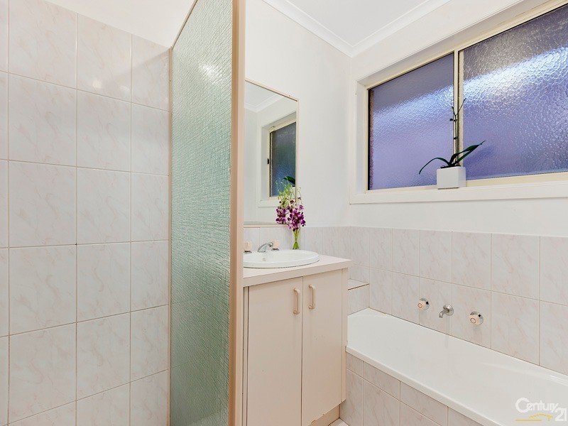 2 Pinto Close, Endeavour Hills VIC 3802