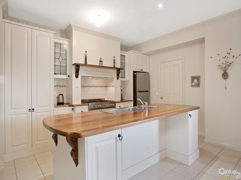 17  Wildflower Crescent, Narre Warren South VIC 3805