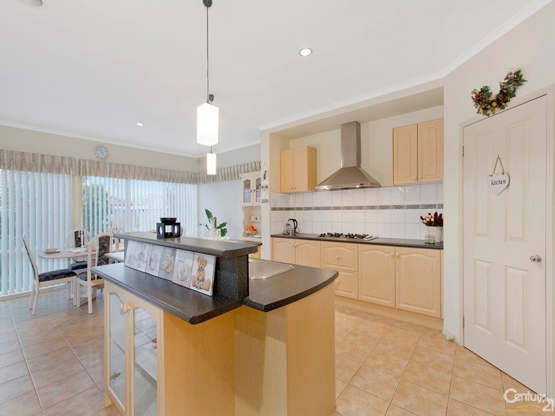 6 Waterbush Crescent, Lyndhurst VIC 3975