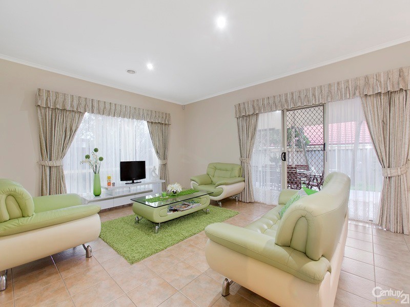 6 Waterbush Crescent, Lyndhurst VIC 3975