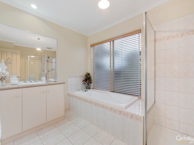 6 Waterbush Crescent, Lyndhurst VIC 3975
