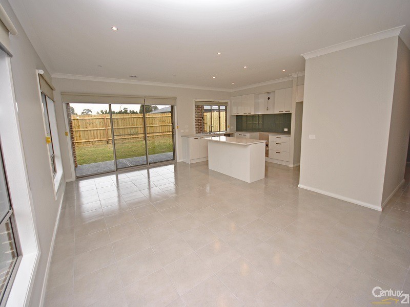 27 Joanne Way, Officer VIC 3809