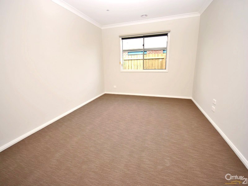 27 Joanne Way, Officer VIC 3809