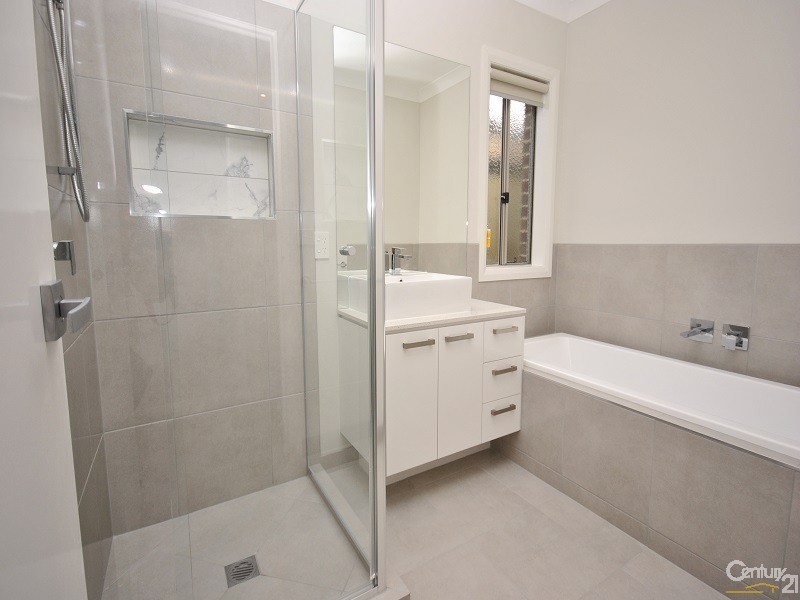 27 Joanne Way, Officer VIC 3809