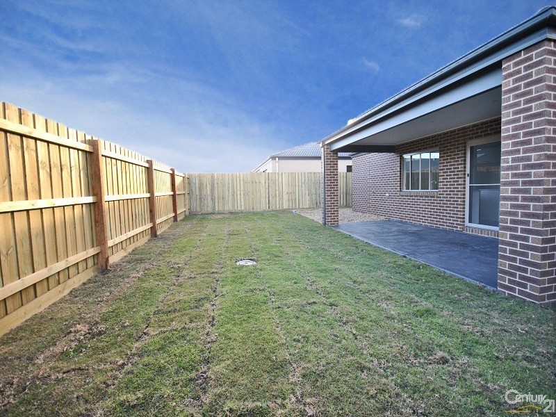 27 Joanne Way, Officer VIC 3809