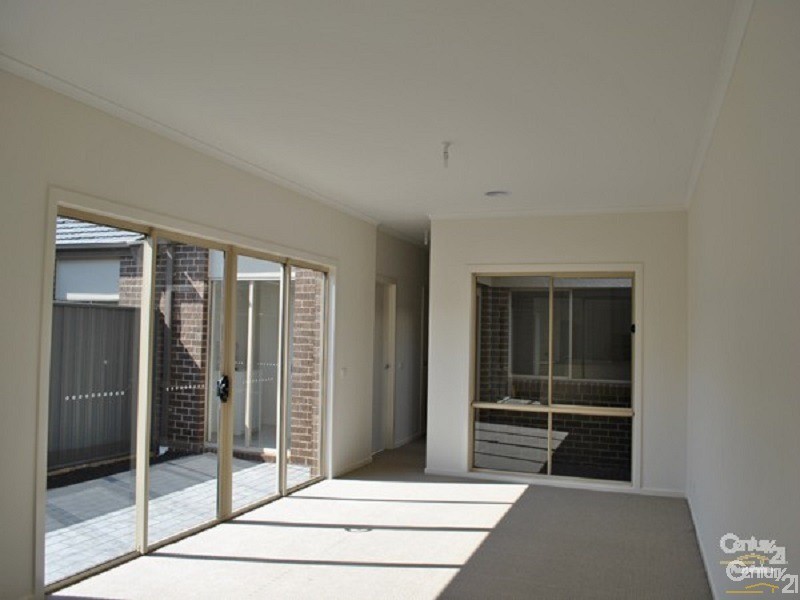 4 Elderberry Alley, Cranbourne North VIC 3977