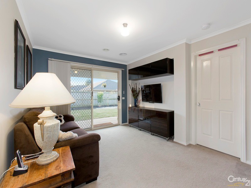 26 Flash Dan Drive, Cranbourne East VIC 3977