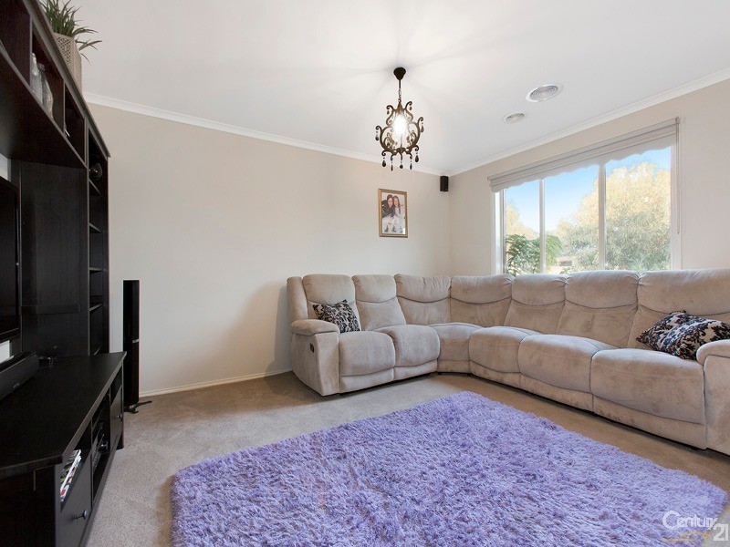 26 Flash Dan Drive, Cranbourne East VIC 3977