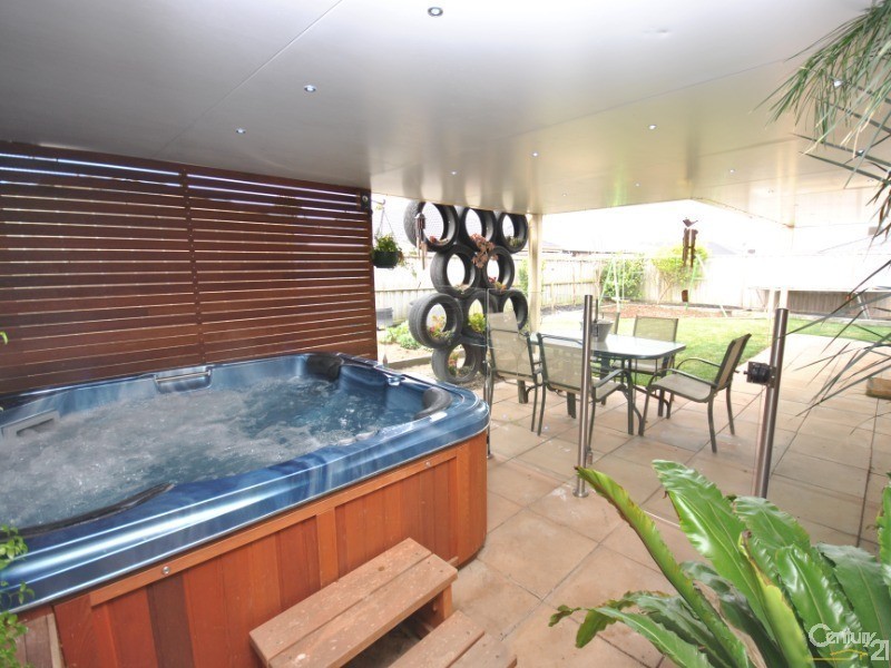 26 Flash Dan Drive, Cranbourne East VIC 3977