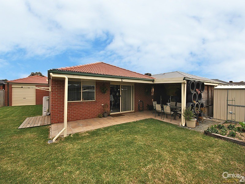 26 Flash Dan Drive, Cranbourne East VIC 3977