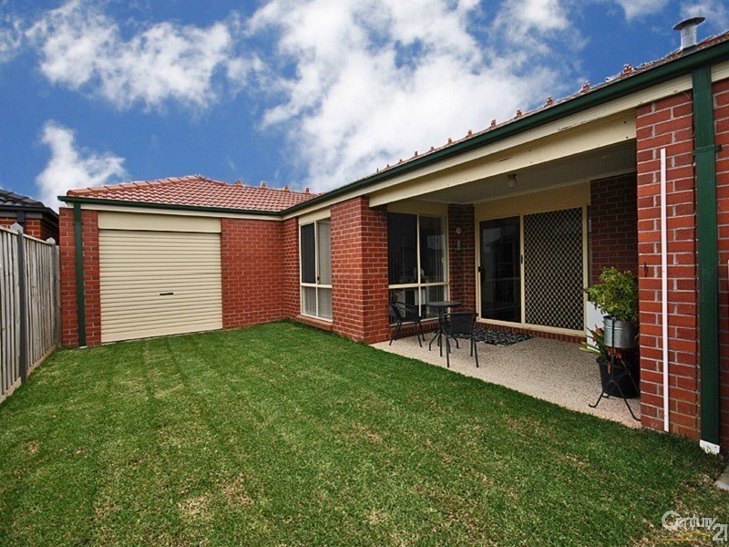 26 Flash Dan Drive, Cranbourne East VIC 3977