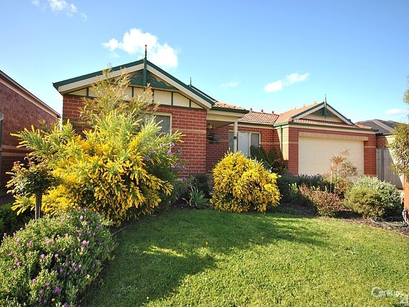 26 Flash Dan Drive, Cranbourne East VIC 3977